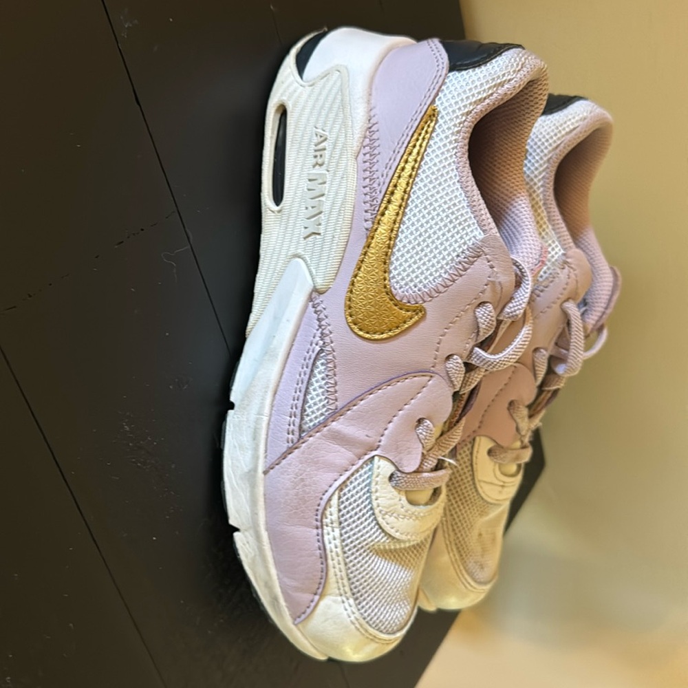 NIKE AIRMAX YOUTH SIZE 2 lavender and gold